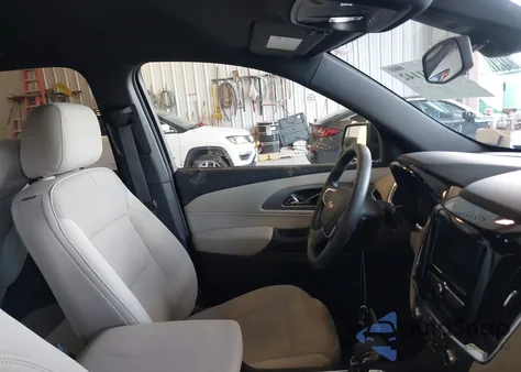 2022 Chevrolet Traverse Awd Ls z USA, uszkodzony, nr VIN 1GNEVFKW7NJ117238